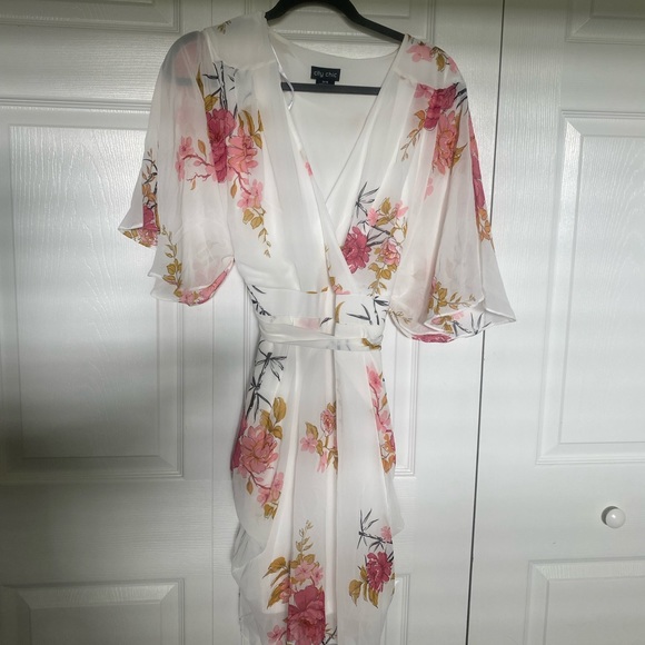 City Chic Dresses & Skirts - 🛍 Get Ready for Spring & Summer in this GORGEOUS dress by City Chic